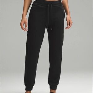 Lululemon Scuba Joggers in Black